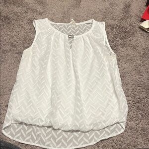 Chic White Sleeveless Blouse